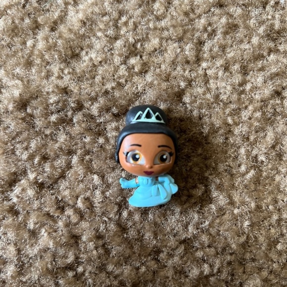 Disney Doorables: Series 7 Figurine – The Princess and the Frog – Tiana - Picture 3 of 5